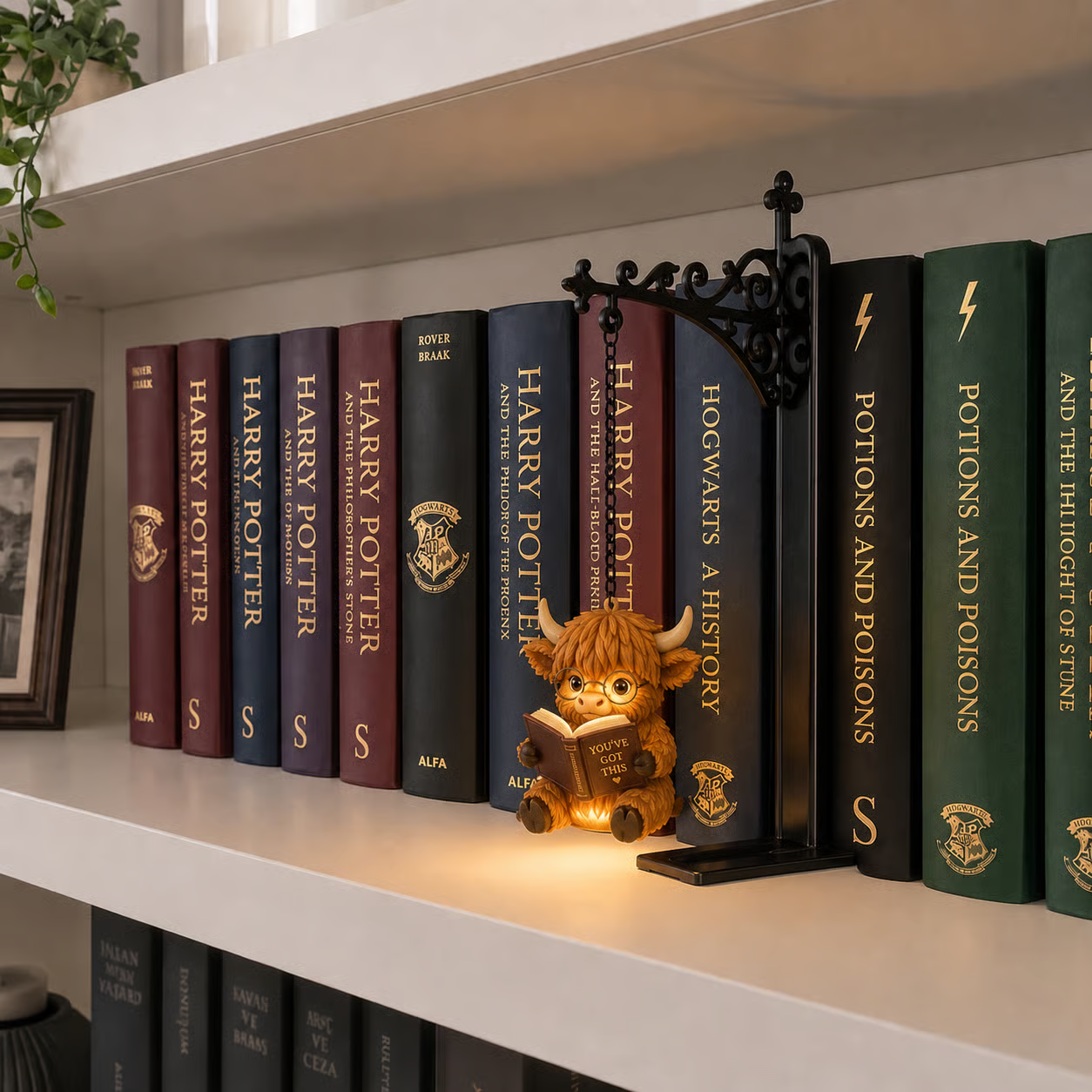 ✨📖Enchanted Hanging Animal Bookshelf Light – Glowing Book Nook Decor for Readers