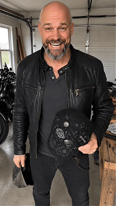 💀Handcrafted Skull & Thorn Flat Cap
