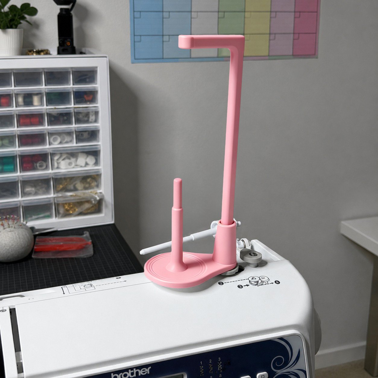 🧵Large Capacity Thread Spool Stand🪡(Compatible With Most Sewing Machines In Markets)
