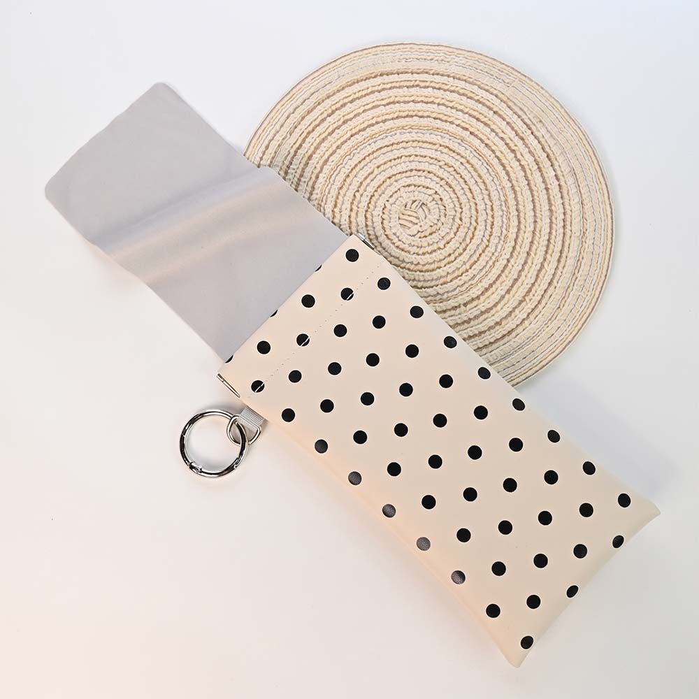 TYIIPLUS™ Minimalist PU Leather Eyeglasses Pouch – Portable Sunglasses Case with Built-In Cleaning Cloth & Key Ring