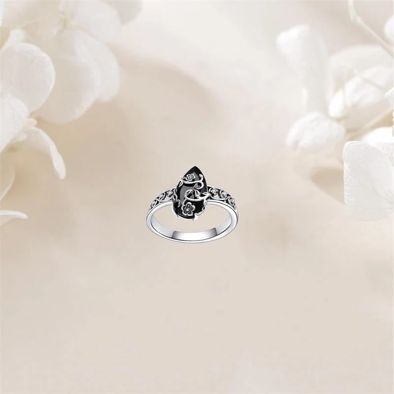 🌼 925 Silver Vintage Floral Black Gemstone Ring – Timeless Boho Elegance💍